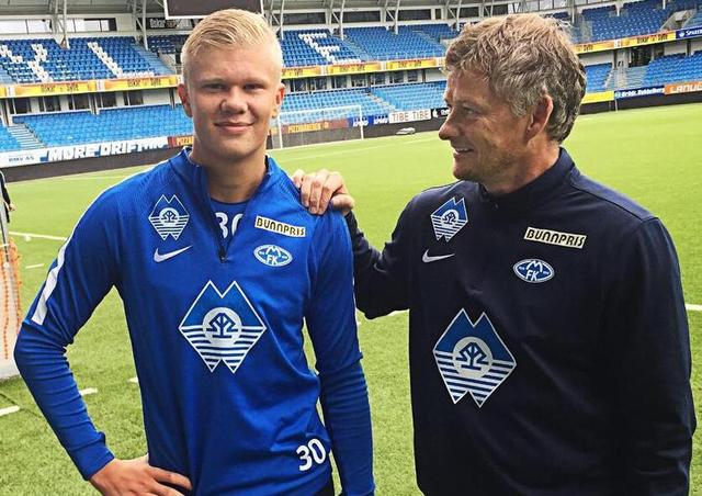 状态不佳！爱德华兹11中3得到15分5失误（手感低迷！爱德华兹11投3中仅拿15分并出现5次失误）