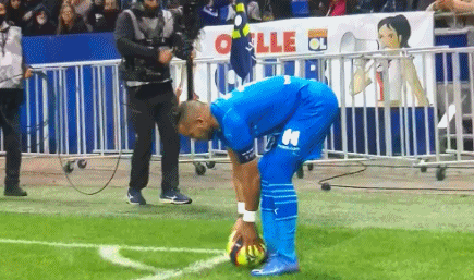 庆幸离开尤文！23岁巴西前锋夺金靴：44场独造34球！身价涨了6倍