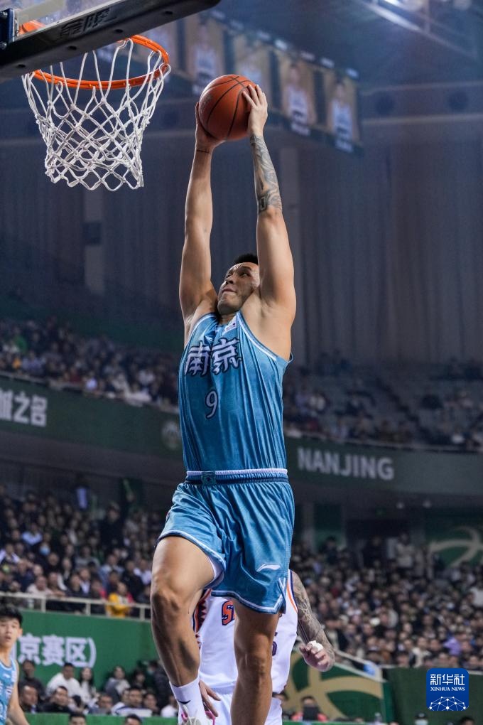 热刺旧将：弗兰克每隔五分钟就改变战术，澳波更有魄力（热刺旧将：弗兰克频繁换招，波斯特科格鲁更显魄力）