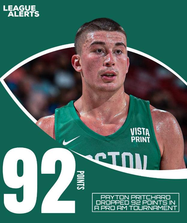 越来越大了，泰州高速口已经搭好巨幅“苏超”冠军标语（泰州高速口竖起巨幅苏超冠军标语，声势愈发壮大）