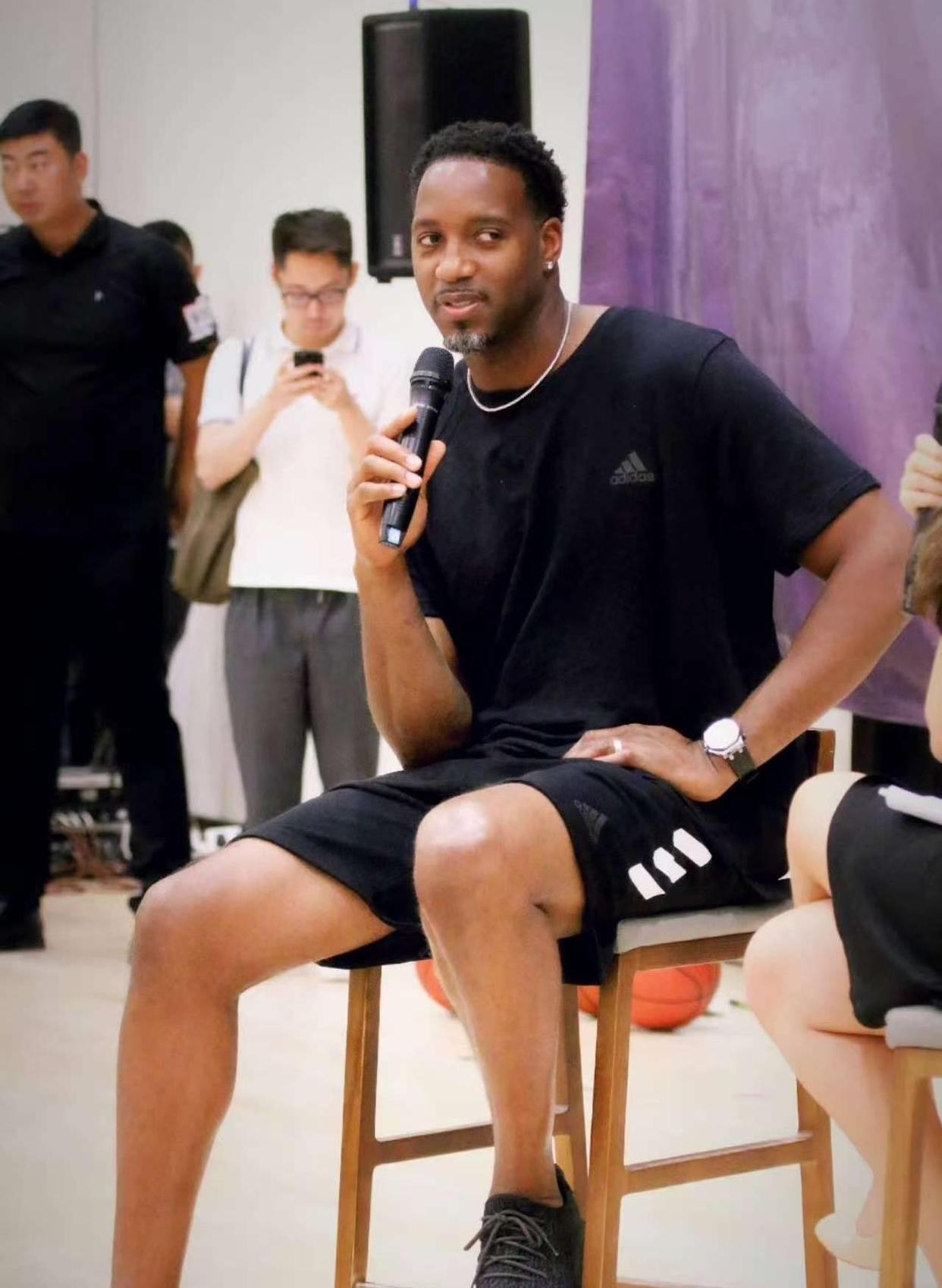 记者：上海申花5名外援以及谢鹏飞和戴伟浚随队出征亚冠客场（记者：申花五外援携谢鹏飞、戴伟浚随队奔赴亚冠客场）