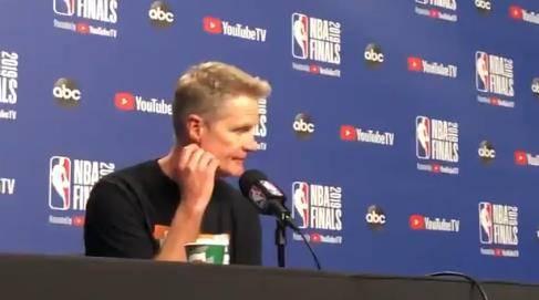 意媒：库普梅纳斯转型中卫表现亮眼，尤文中场补强成当务之急（意媒：库普梅纳斯客串中卫闪光，尤文中场补强迫在眉睫）