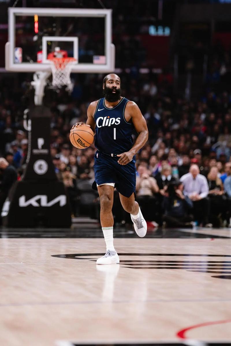 RB莱比锡遭受意外击败柏林联盟&错过机会接近拜仁（RB莱比锡冷门不敌柏林联盟，错失追近拜仁良机）