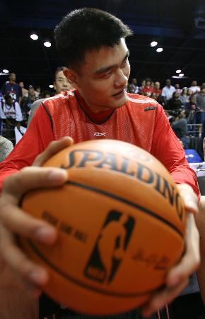 巴萨3比1马竞的第10分钟：球迷再次集体高喊梅西的名字！（巴萨3-1马竞进行至第10分钟，球迷再度齐声高喊梅西！）