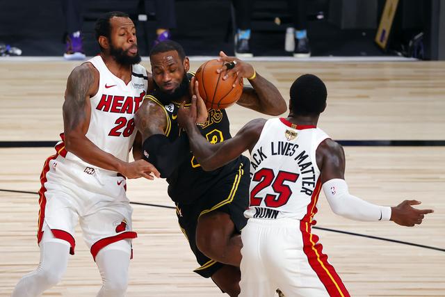 半场战报：弗赖堡1-0圣保利，铃木唯人建功（上半场结束：弗赖堡1-0领先圣保利，铃木唯人破门）