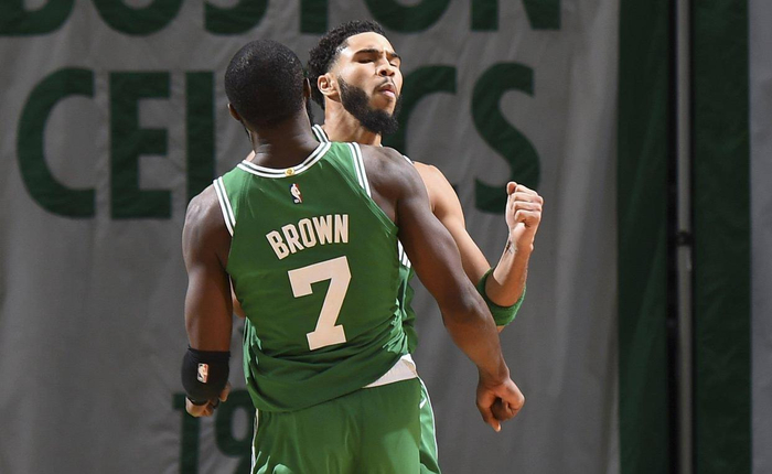 与4结缘，多特5轮欧冠联赛有4轮打入4球，剩下1轮被曼城进4球（多特的“4”魔数：欧冠5场中4场进4球，另一场被曼城打入4球）