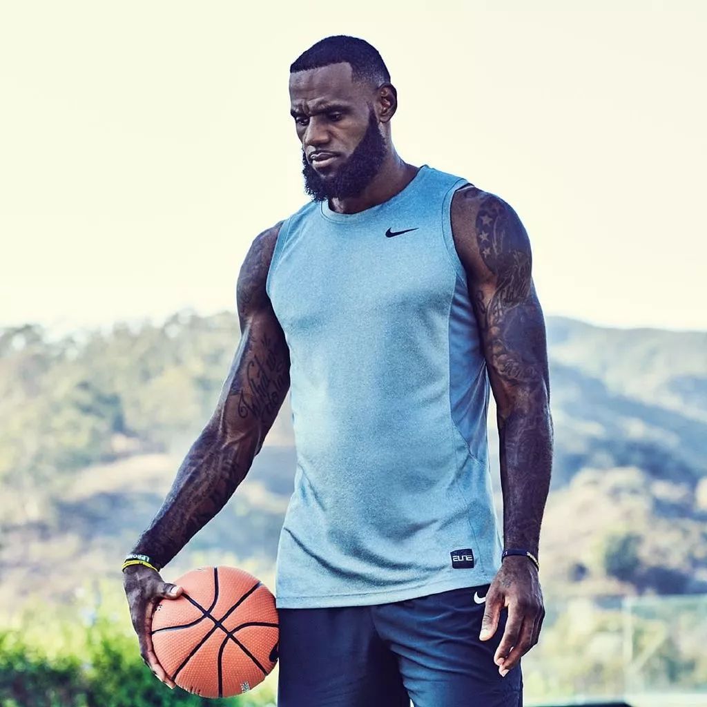 克罗斯谈皇马现状：不要总谈过去，我不需要别人说我想你（克罗斯谈皇马近况：别再谈过去，我不想听别人说＂想你）