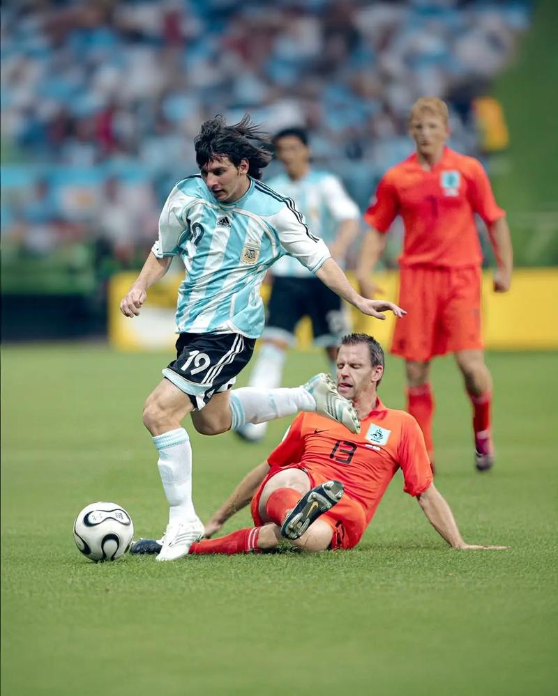 泰晤士报：明年世界杯VAR可能介入角球判罚（泰晤士报称：明年世界杯或将允许VAR参与角球判定）